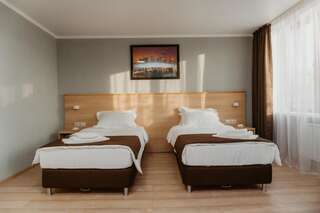 Отель Aral Hotel Аральск Двухместный номер Делюкс с 2 отдельными кроватями-1