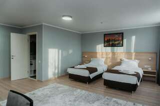 Отель Aral Hotel Аральск Двухместный номер Делюкс с 2 отдельными кроватями-2